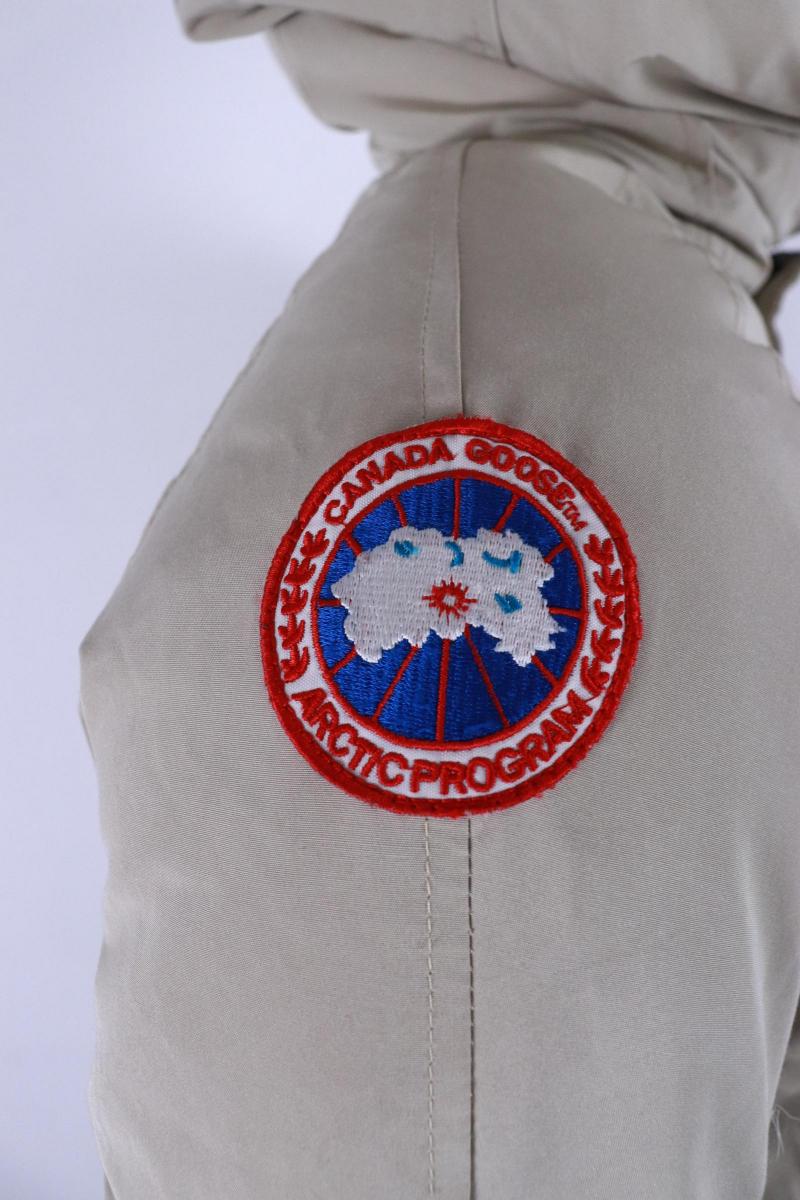 Дамско яке с пълнеж пух Canada Goose - Canada Goose